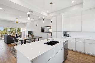 3br 35ba Rooftop View - Walk To Alamo Dome - 8