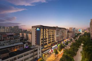 Days Inn by Wyndham Yueyang Train Station - 8