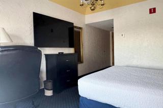 Chateau Hotel and Conference Center - 2
