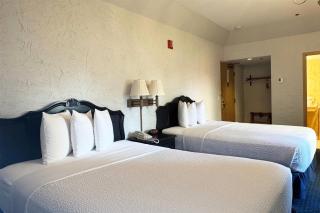 Chateau Hotel and Conference Center - 1