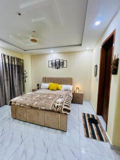 Luxury & Comfortable 1 Bed Furnished Apartment Bahria town Rawalpindi Islamabad One bedroom flat - 9