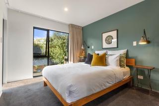 Romantic Retreat, Hot Tub, Glasshouse, Ensuite - 2