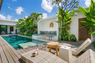 Stylish Tropical Villa - 2BR - 5