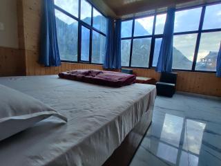 Majestic Mountain Bhaiji Guest House - 9
