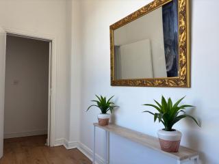 4 Beds-Sleeps 8-Central-Office Space - 4