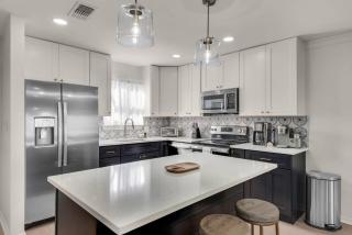 Seasonal Serenity 2BR by the Beach - 5