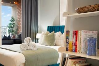 Stylish 1-Bed Apt with Balcony & Canal Views - 5