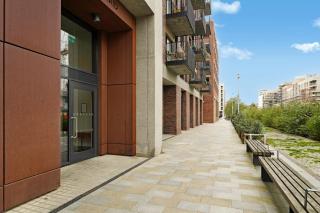 Stylish 1-Bed Apt with Balcony & Canal Views - 3