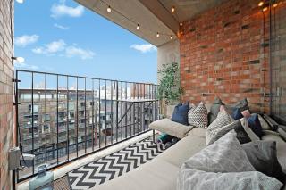 Stylish 1-Bed Apt with Balcony & Canal Views - 9