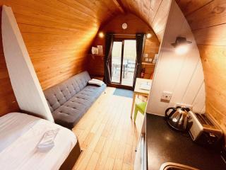 MegaPod 2 at Lee Wick Farm Cottages & Glamping - 8