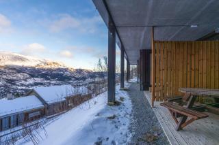 Large Ski in-Ski out Apartment for Groups - 9