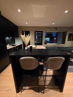 Aurora View Apartment - FREE Parking & Near Attractions - Winter Stay Offer Now! - 2