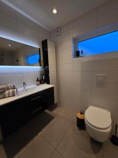 Aurora View Apartment - FREE Parking & Near Attractions - Winter Stay Offer Now! - 5