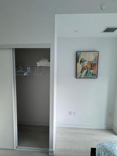 Spacious 3bedroom home in Square One Area - 8