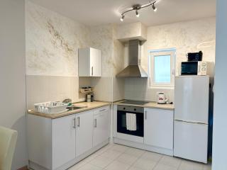 Prime Stay - Deluxe 1 Bedroom Apartment with Balcony - 8