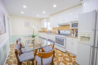 3bedroom APT with balcony & free street parking - 5