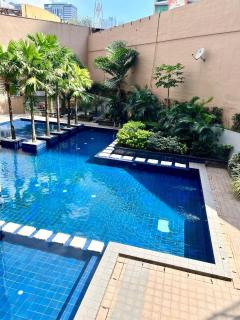 European Vibe 1BR Great River City View Free Pool Gym Internet Netflix - 7