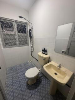 Authentic Local Terrace House in Kuching - 5