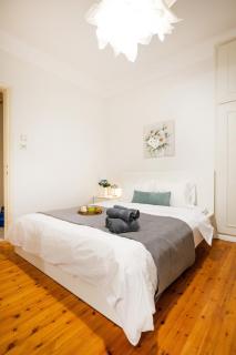Central 3BR Apartment with Balcony - 2
