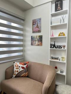Paris Theme Near Ayala Feliz Mall 2BR Netflix Internet with Pool Parking Fee - 0