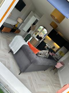 Plushville- village luxury in city escape - 0