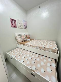 Paris Theme Near Ayala Feliz Mall 2BR Netflix Internet with Pool Parking Fee - 5