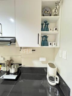 Paris Theme Near Ayala Feliz Mall 2BR Netflix Internet with Pool Parking Fee - 1