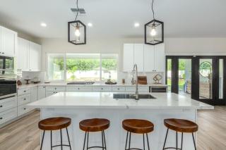 Modern Arcadia Estate with Heated Pool & Bikes - 6