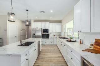 Modern Arcadia Estate with Heated Pool & Bikes - 1