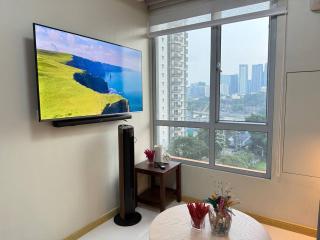 European Vibe 1BR Great River City View Free Pool Gym Internet Netflix - 8