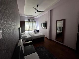 Hare Rama Guest House - 3