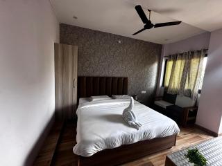 Hare Rama Guest House - 1