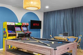 Sleeps 12 Pool Hot Tub Putt Putt Game Room - 7