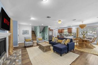 Sleeps 12 Pool Hot Tub Putt Putt Game Room - 4