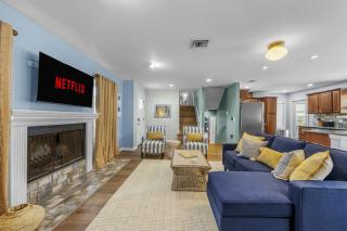 Sleeps 12 Pool Hot Tub Putt Putt Game Room - 1