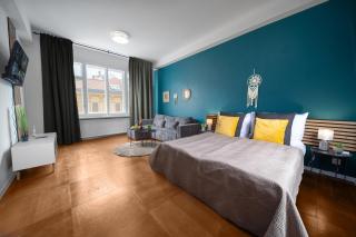 3B Bright Beautiful Newly Renovated 3BR - 6