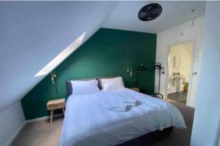 Central 4-Bed House - Parking Patio Garden Wifi - 7