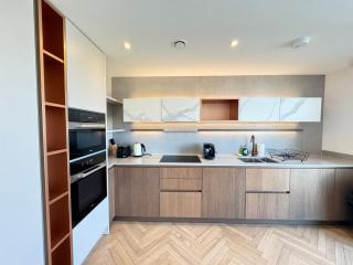 Elegant 2BR Apartment near Chelsea - 6