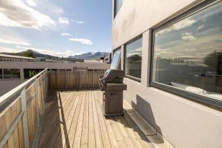 LL Properties - TB24 Elegant Escape w Hot-tub Access - 8