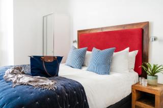 Berkeley Suites, Suite 3 - 8