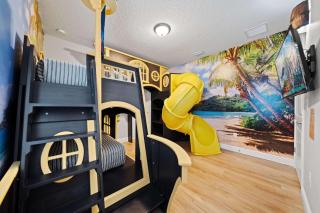 Charming 6 Bdrm House with Private Spa and Pool in Encore - 0