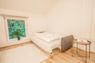 2 Bedroom Apartments, 18 Min to city center, Kitchen, Smart TV - 7