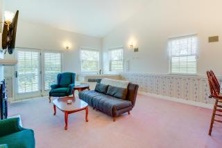 Ocean Shores Condo with Private Tub Less Than 1 Mi to Beach! - 6