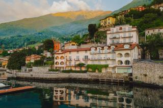 Exclusive Garden Apartment with Lake View & Pool - 0