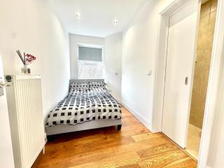 Cosy 1-Bed in Vibrant Camden Town - 7
