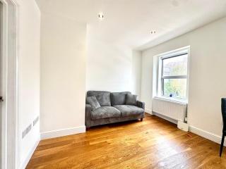 Cosy 1-Bed in Vibrant Camden Town - 5
