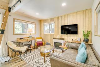 1 Mi to Lake Cozy Crestline Cabin with Hot Tub! - Crestline - 0