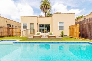 Fire Pit w pool Sunny 4BR - 8