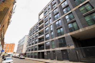 Docklands & London City 1 Bed Balcony Apartment - 6