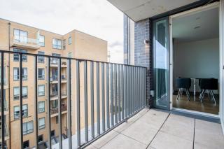 Docklands & London City 1 Bed Balcony Apartment - 2